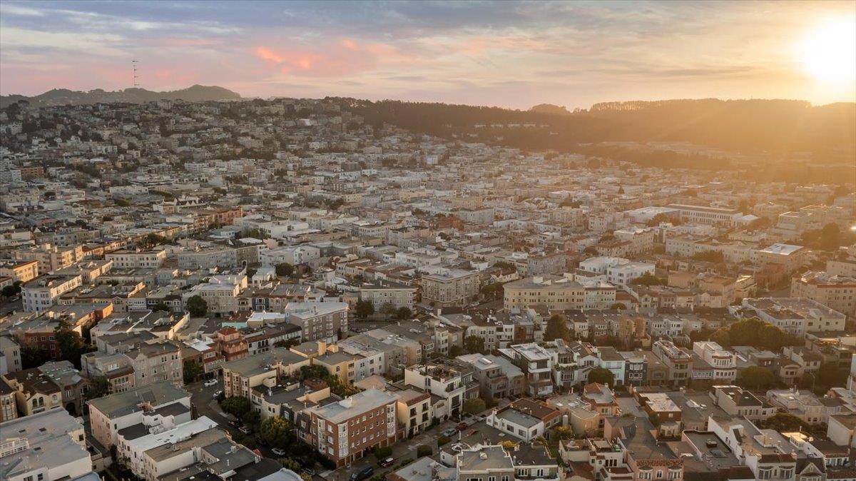 15 Rico Way, Unit 3 San Francisco, CA 94123 - Photo 37 of 46 a view of a city