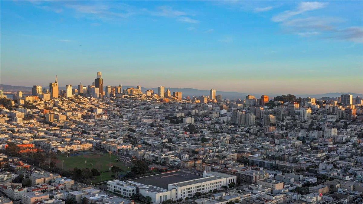 15 Rico Way, Unit 3 San Francisco, CA 94123 - Photo 44 of 46 a view of a city