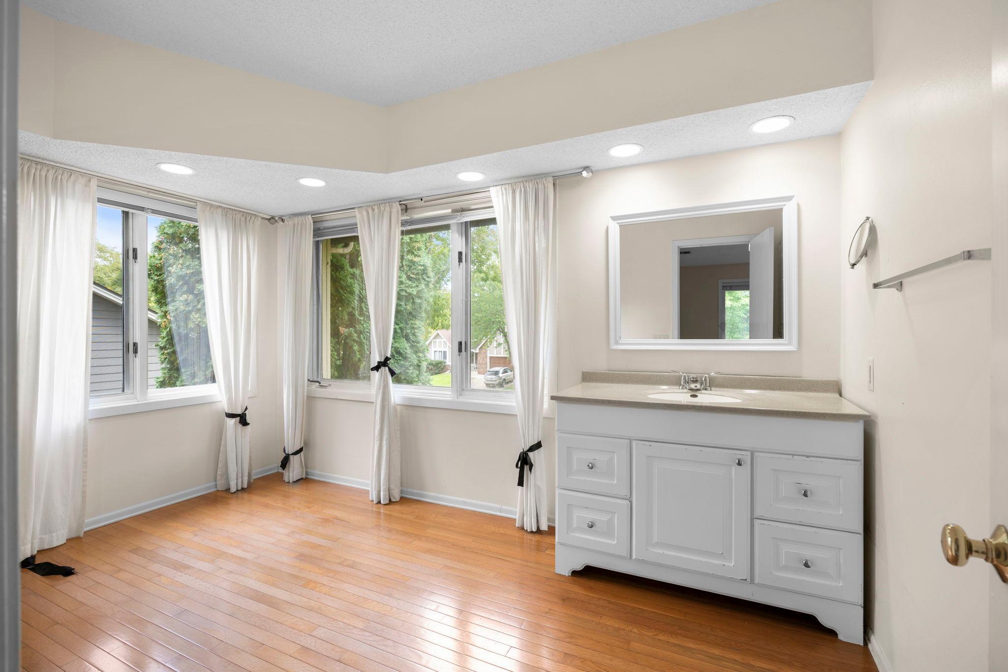 15588 Canyon Ridge Eden Prairie, MN 55347 - Photo 25 of 60 Gallery Image 25