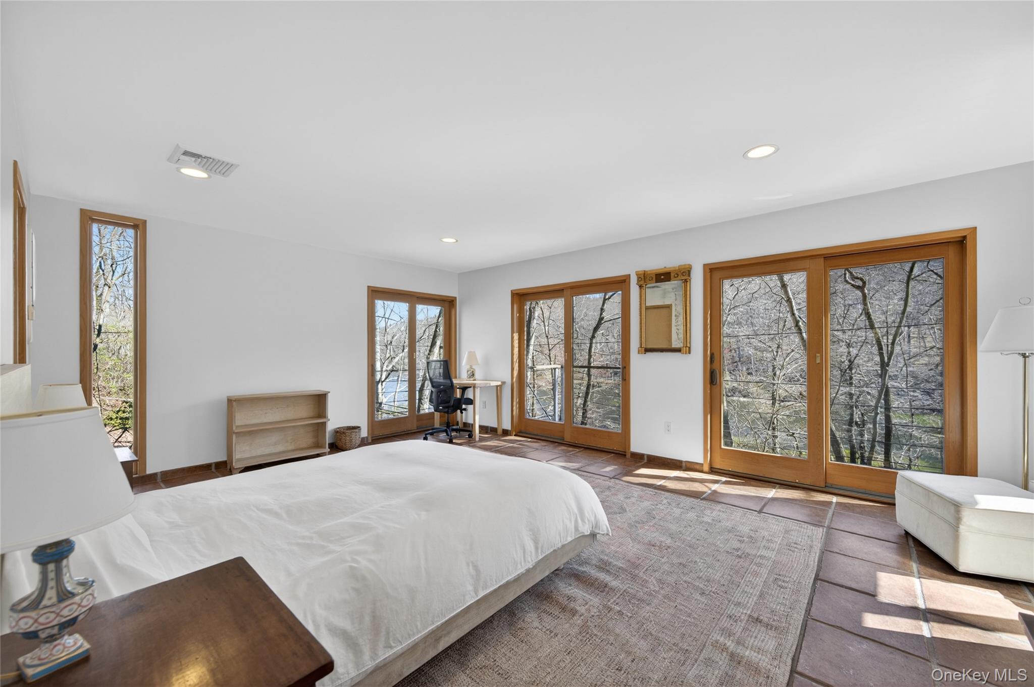 428 Harbor Road, Unit C Syosset, NY 11791 - Photo 26 of 29