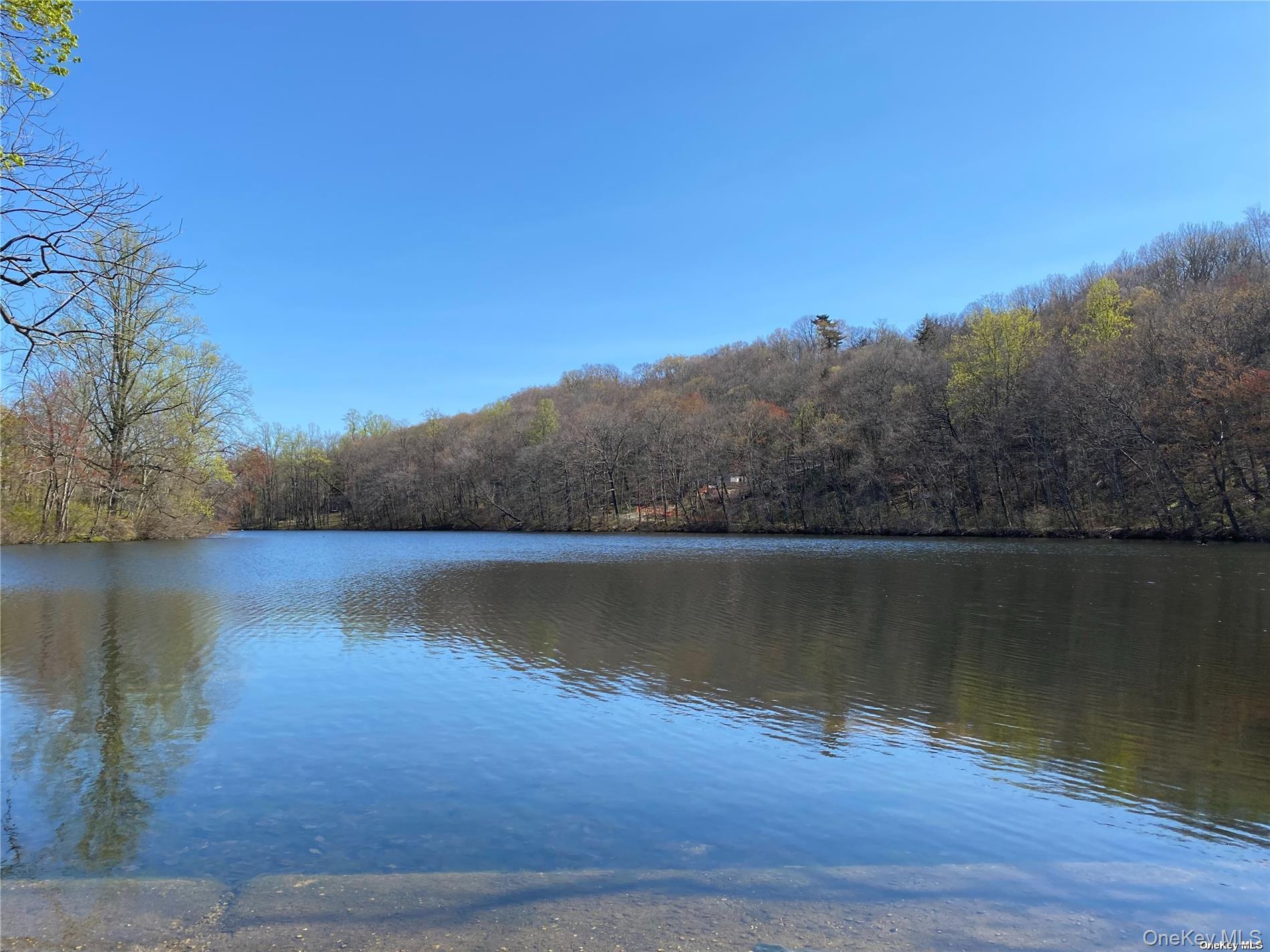 428 Harbor Road, Unit C Syosset, NY 11791 - Photo 4 of 29 Water View from Road into