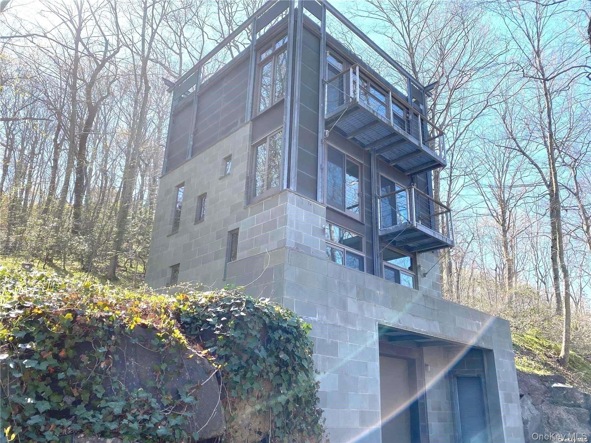 428 Harbor Road, Unit C Syosset, NY 11791 - Photo 6 of 29 Side View