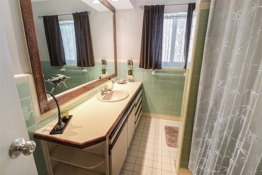 2517 Northeast 26th Terrace Fort Lauderdale, FL 33305 - Photo 20 of 42 a bathroom with a sink a mirror and a bathtub