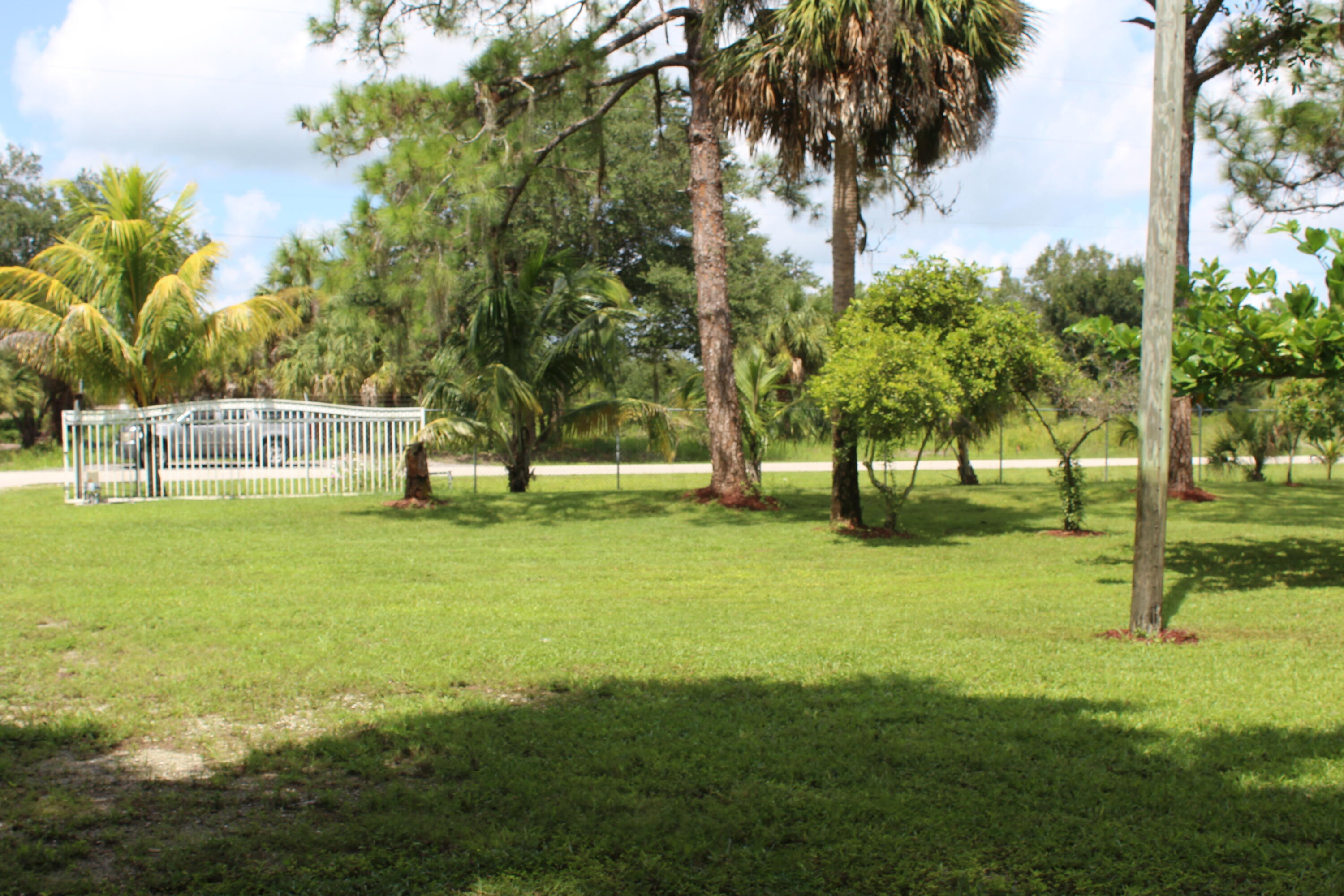 425 South Quebrada Street Clewiston, FL 33440 - Photo 17 of 56 a view of a park