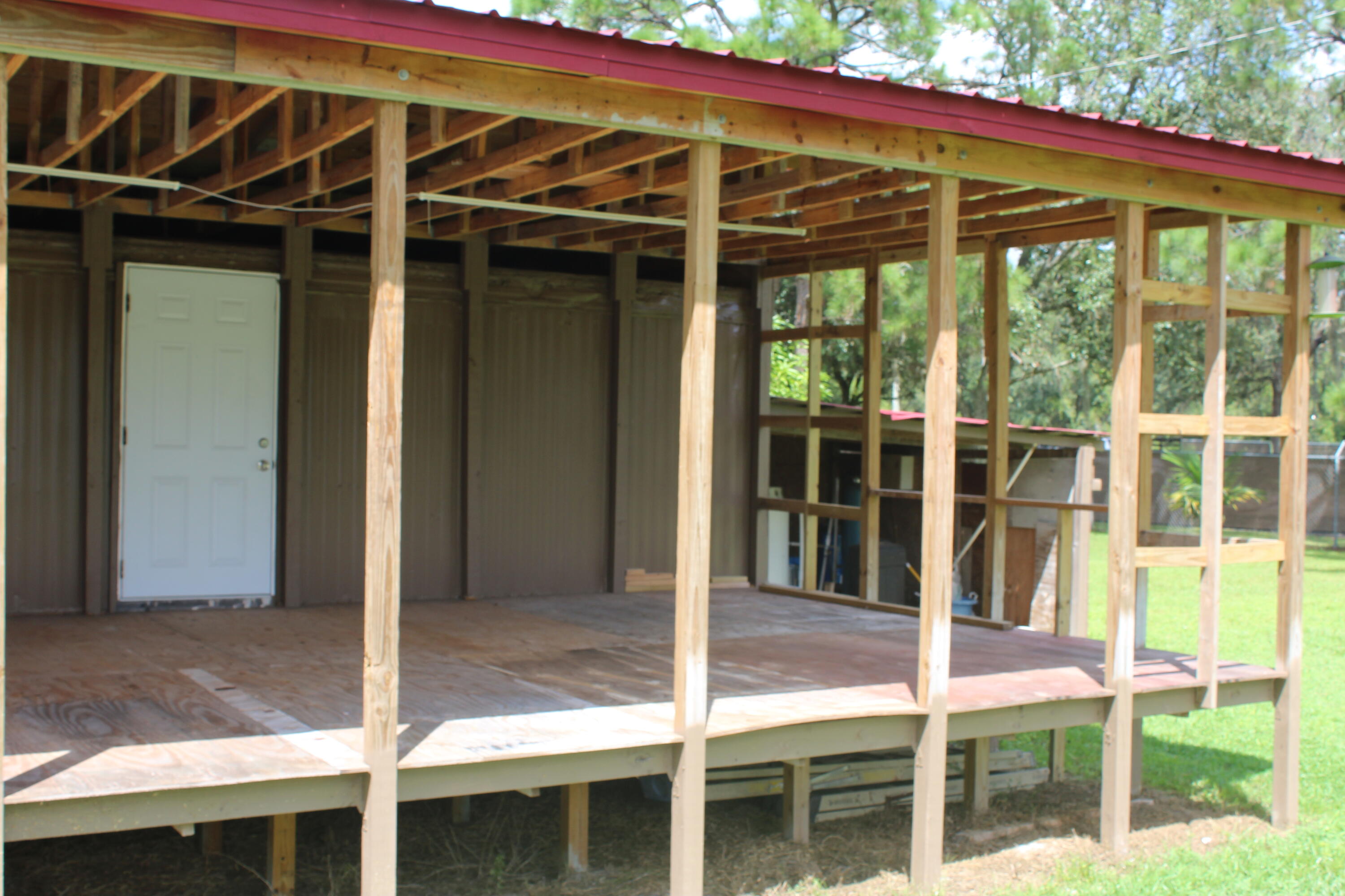 425 South Quebrada Street Clewiston, FL 33440 - Photo 22 of 56 a view of a backyard of a house