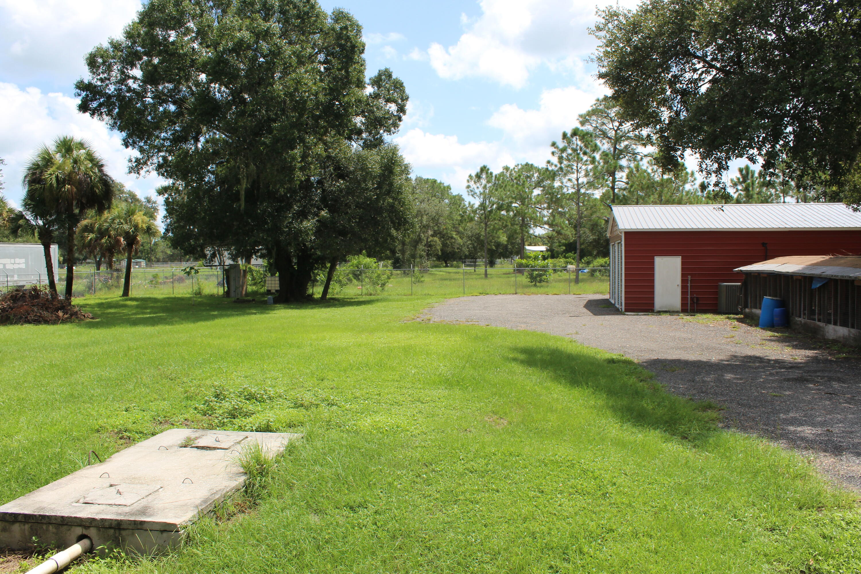 425 South Quebrada Street Clewiston, FL 33440 - Photo 23 of 56 a view of a backyard with green space