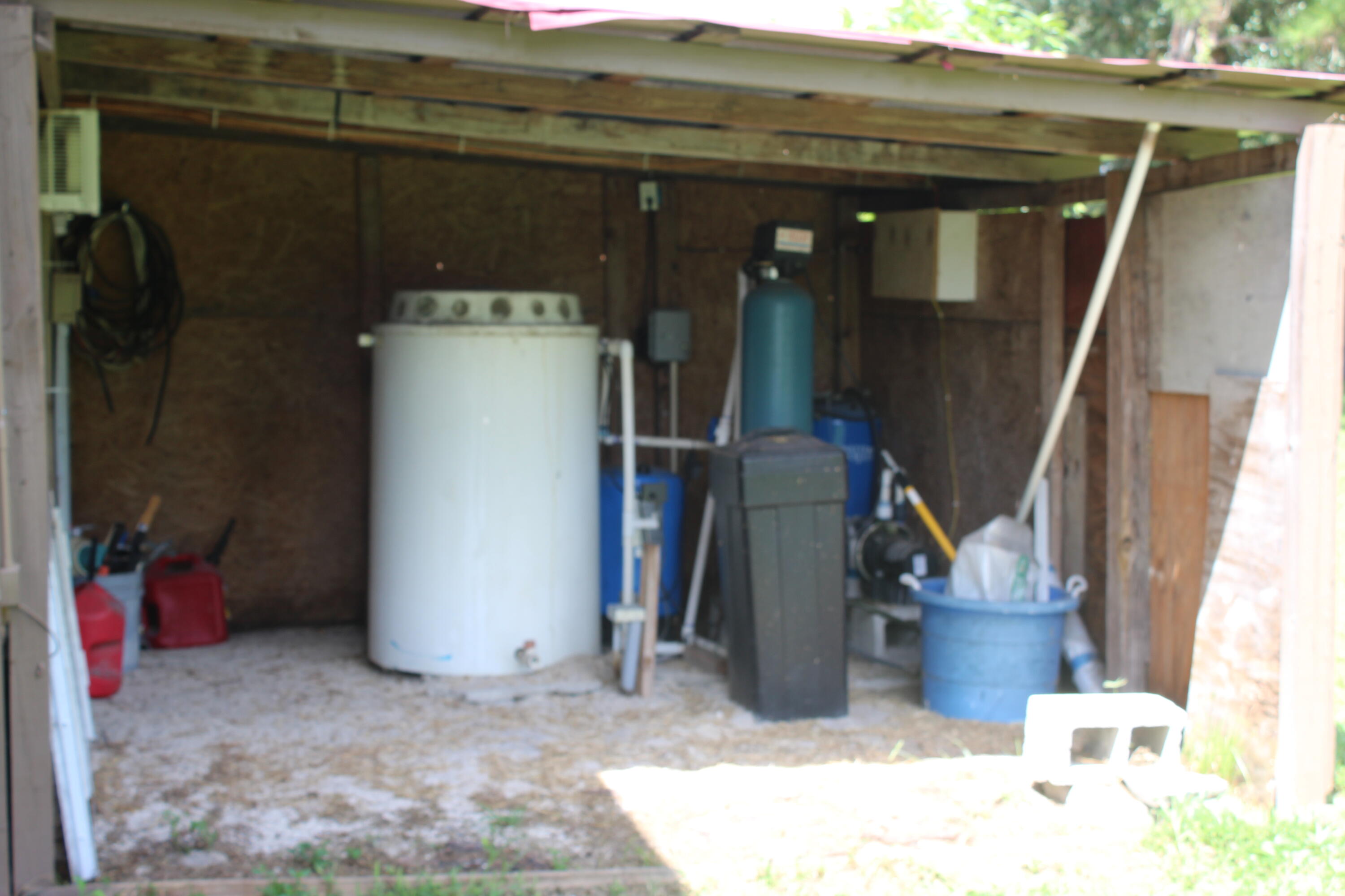 425 South Quebrada Street Clewiston, FL 33440 - Photo 56 of 56 a view of a storage room