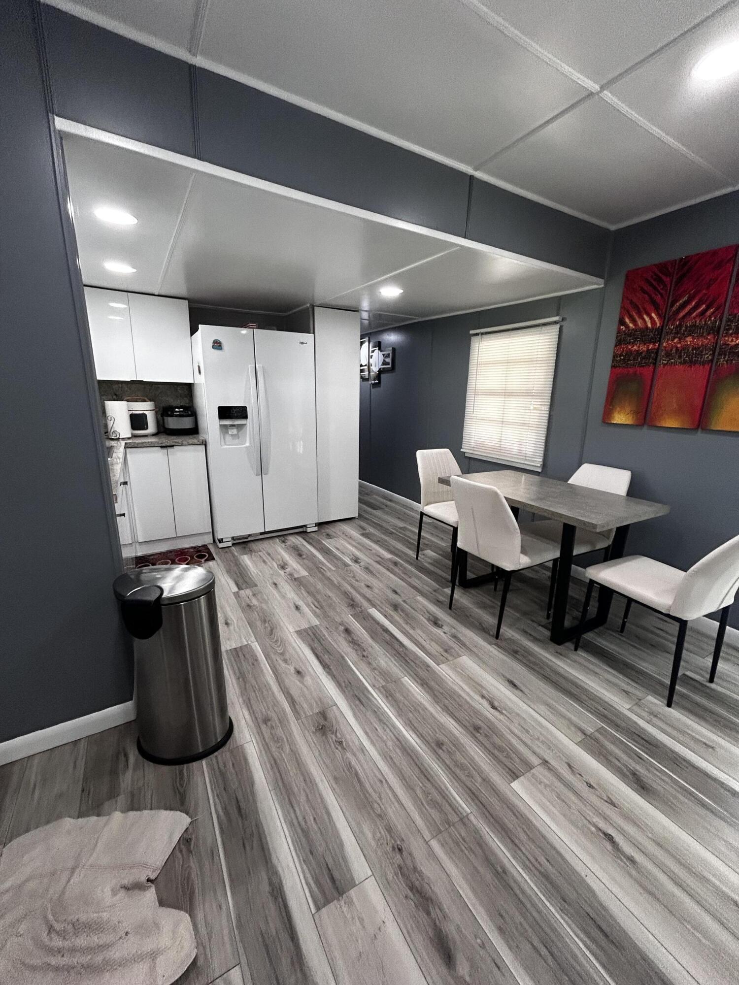 425 South Quebrada Street Clewiston, FL 33440 - Photo 7 of 56 a living room with furniture