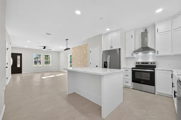 $2,150 | 10594 Rustling Oaks Drive, Conroe, TX 77303