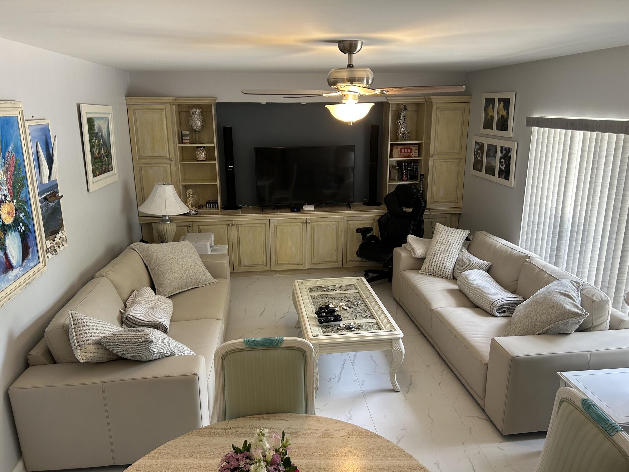 1007 10th Court Jupiter, FL 33477 - Photo 7 of 26 Living Area