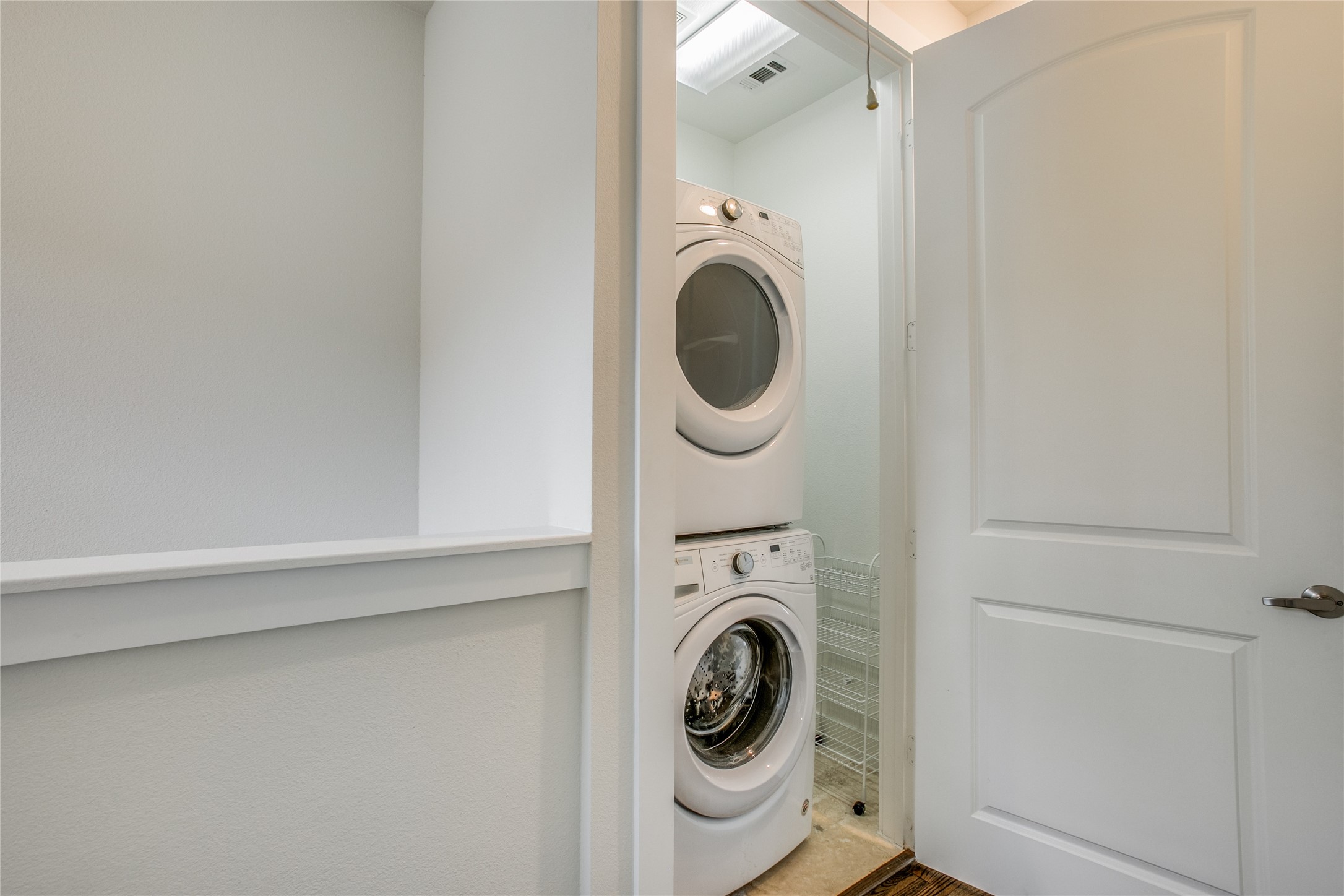 1508 Beall Street Houston, TX 77008 - Photo 32 of 38 a utility room with dryer and washer