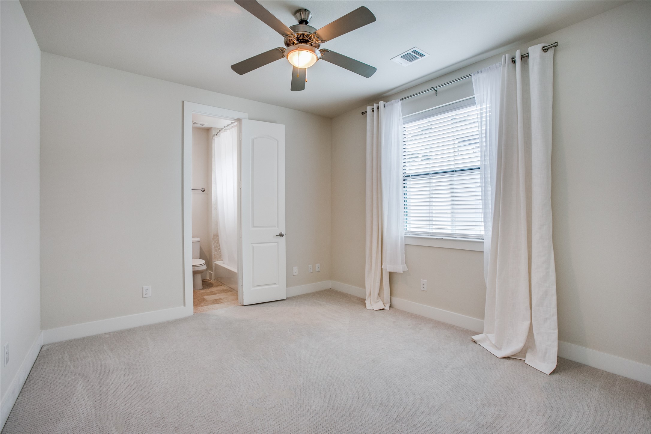 1508 Beall Street Houston, TX 77008 - Photo 33 of 38 a view of empty room with window and ceiling fan