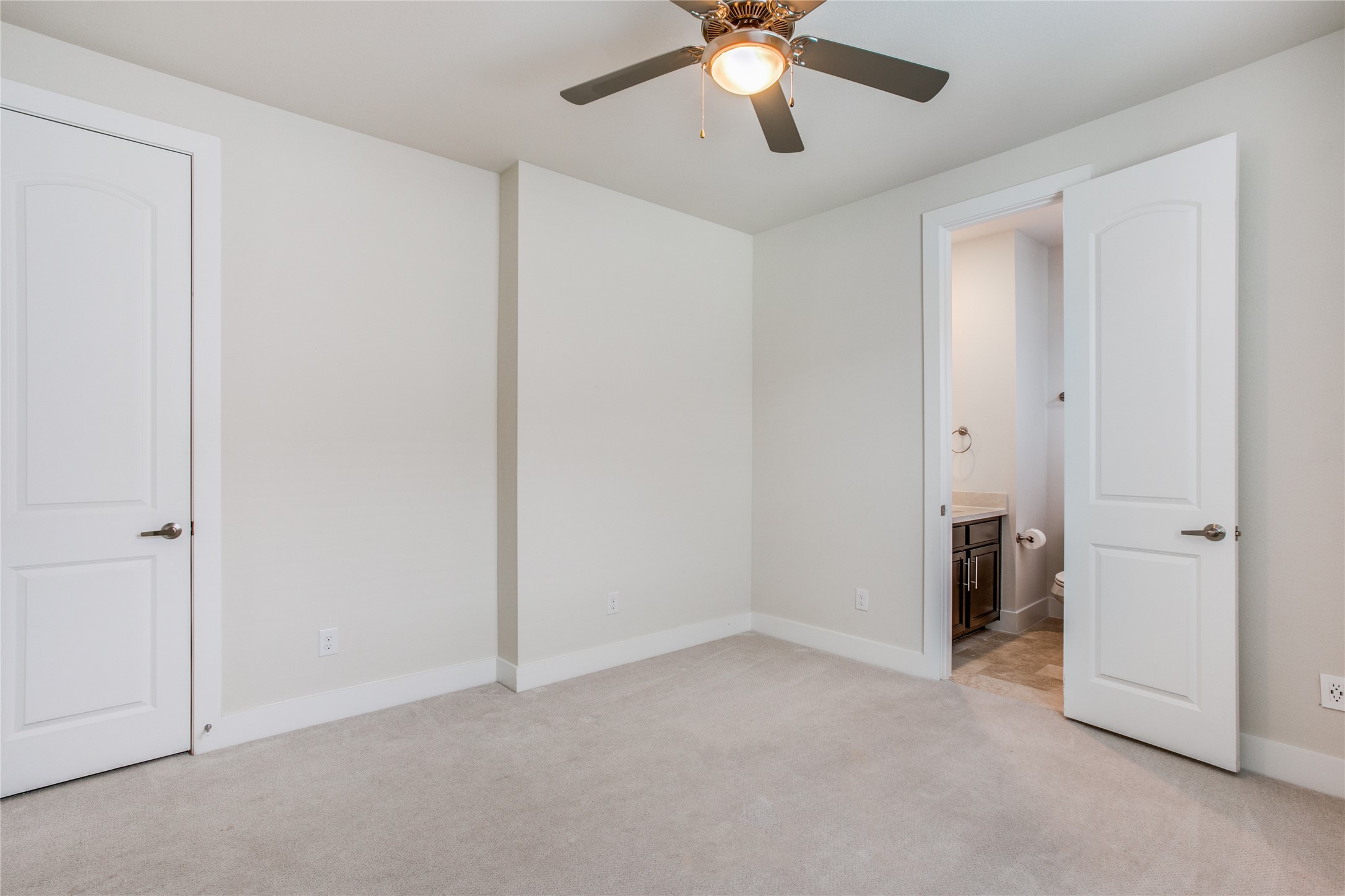 1508 Beall Street Houston, TX 77008 - Photo 34 of 38 a view of an empty room with chandelier fan