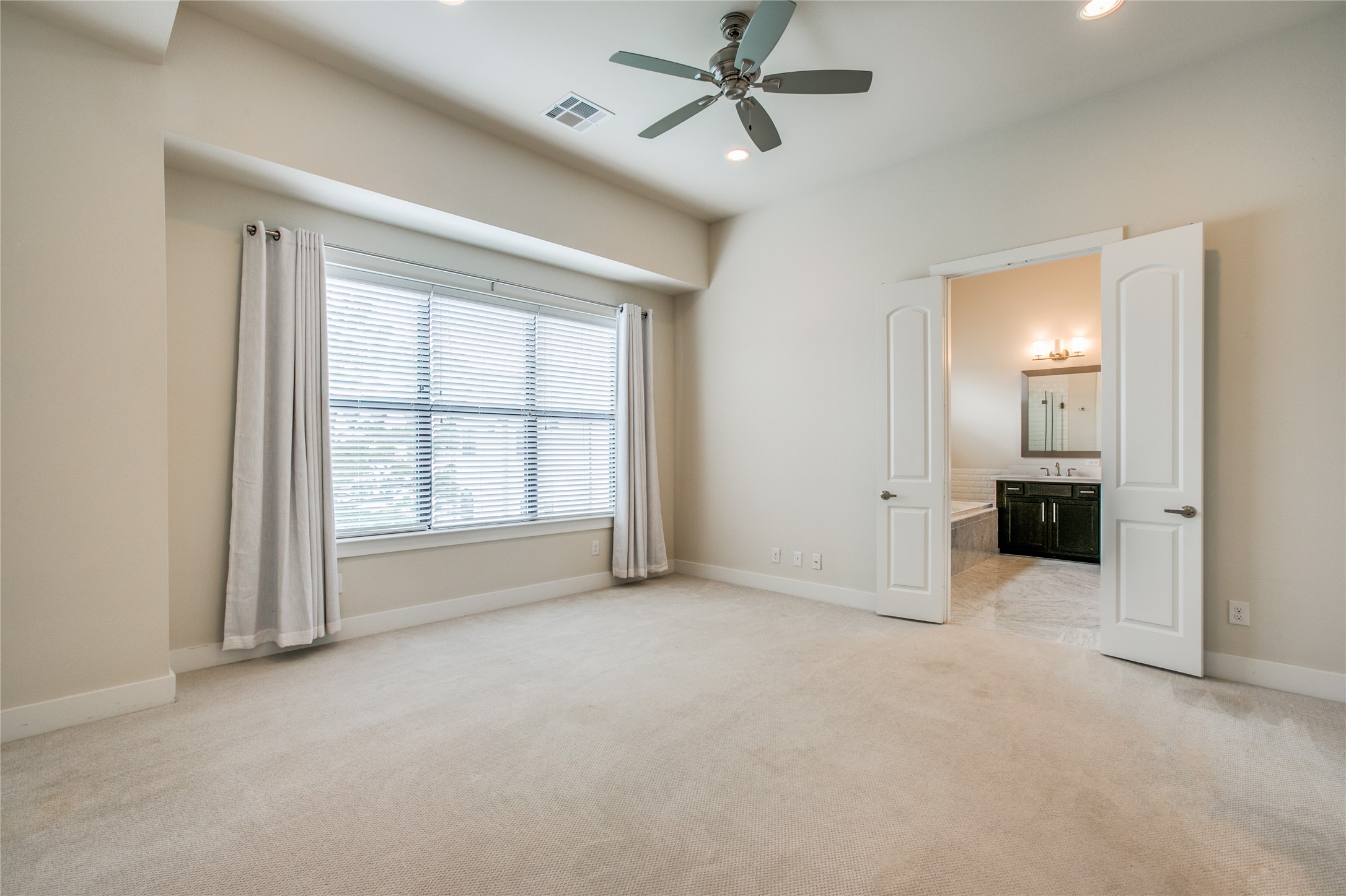 1508 Beall Street Houston, TX 77008 - Photo 4 of 38 a view of an empty room with a window