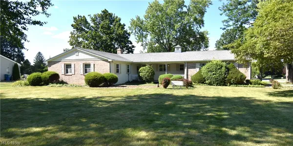 $289,000 | 1118 Palmetto Drive Southeast, Hubbard, OH 44425