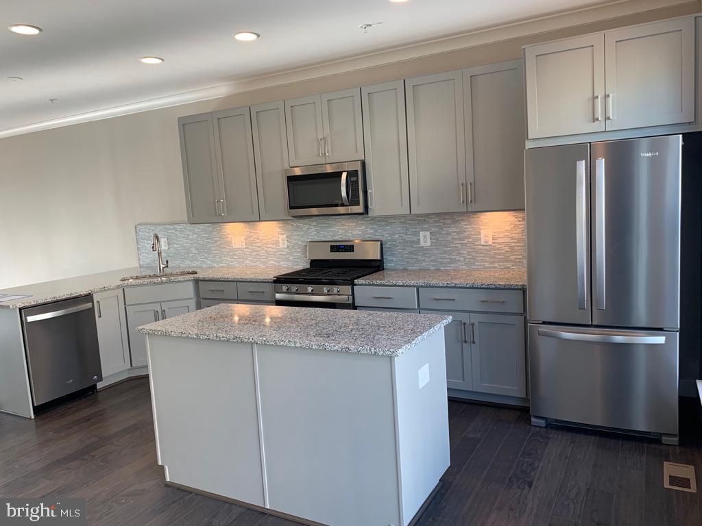 42361 Zebulon Square Ashburn, VA 20148 - Photo 2 of 18