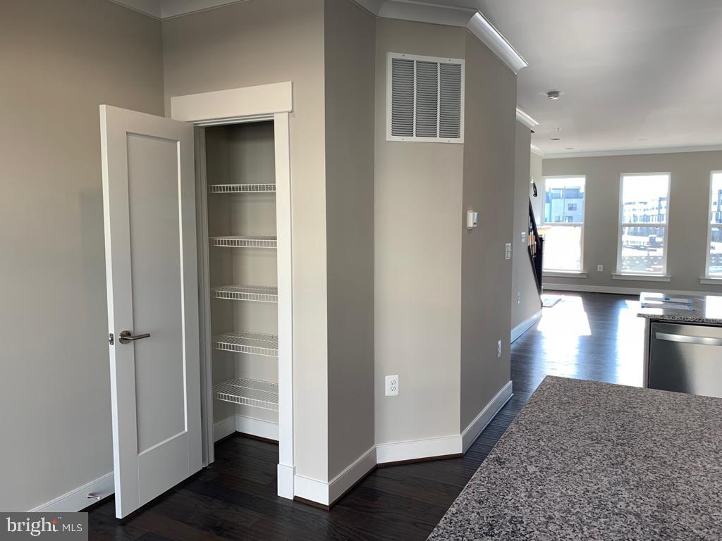 42361 Zebulon Square Ashburn, VA 20148 - Photo 7 of 18