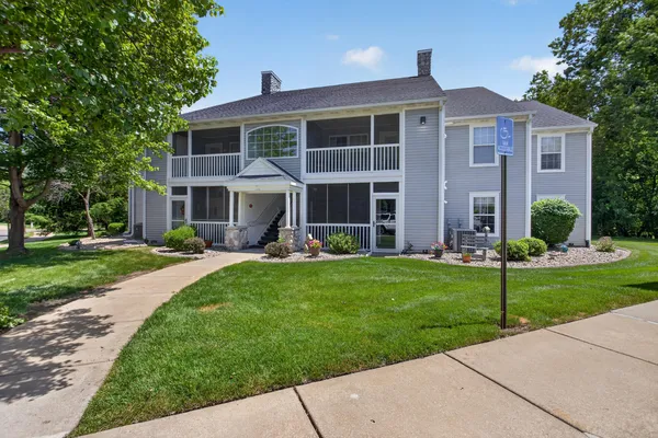 $199,900 | 864 West Barrington Circle, Jackson, MI 49203