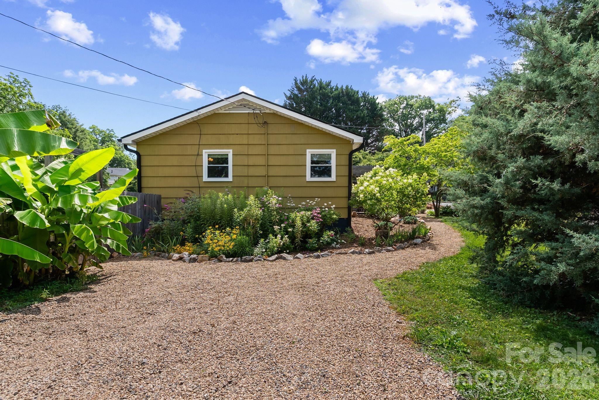 321 Sulphur Springs Road Asheville, NC 28806 - Photo 7 of 48