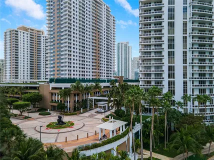 $5,900 | 901 Brickell Key Boulevard, Unit 609, Miami, FL 33131