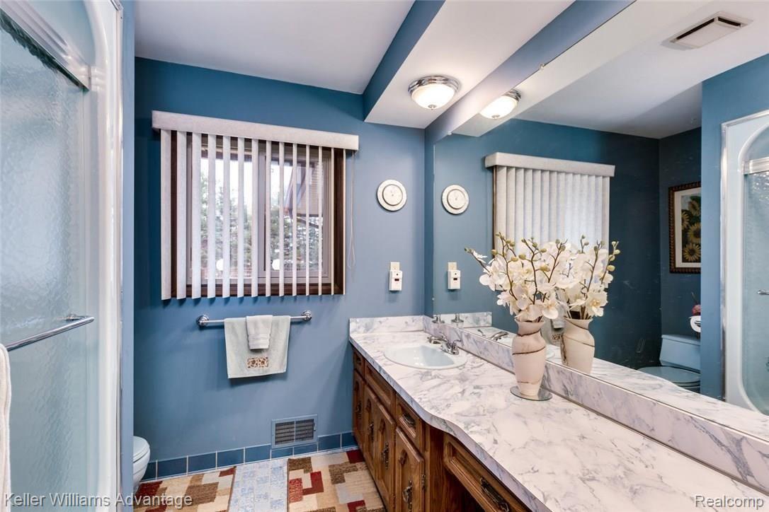 38747 Westchester Road Sterling Heights, MI 48310 - Photo 21 of 37 38747 Westchester Rd Sterling-large-021-1-Bathroom-1500x1000-72dpi.jpg