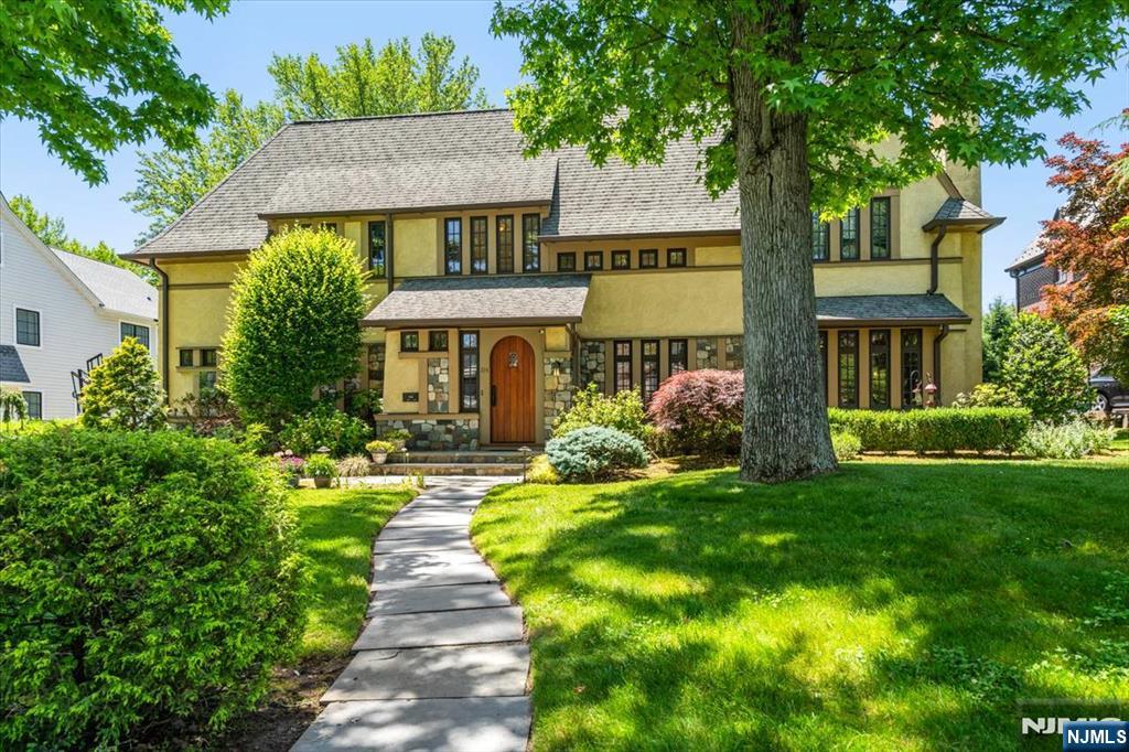 314 Winthrop Road Teaneck, NJ 07666 - Photo 3 of 49