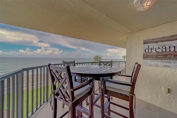 a en suite bathroom with a double vanity sink and a mirror
