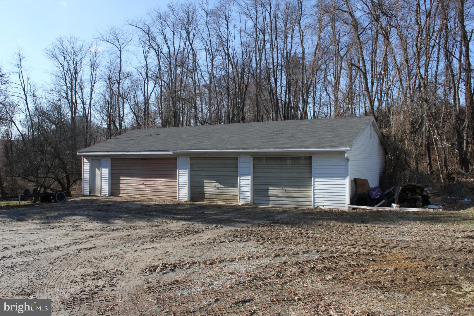 10569 Gipe Road Felton, PA 17322 - Photo 4 of 22 Gallery Image 4