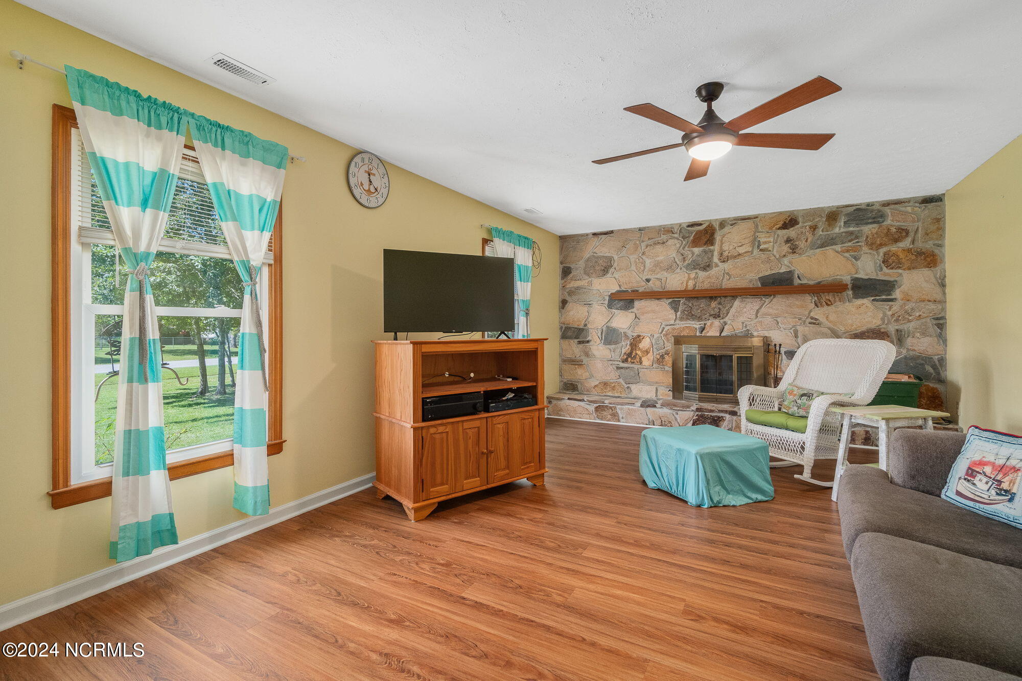 3606 Plantation Road Morehead City, NC 28557 - Photo 2 of 19 9-web-or-mls-chadwick-visuals-3606-plant