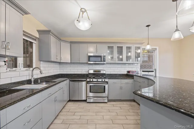 $795,000 | 3607 Irwin Avenue | Kingsbridge