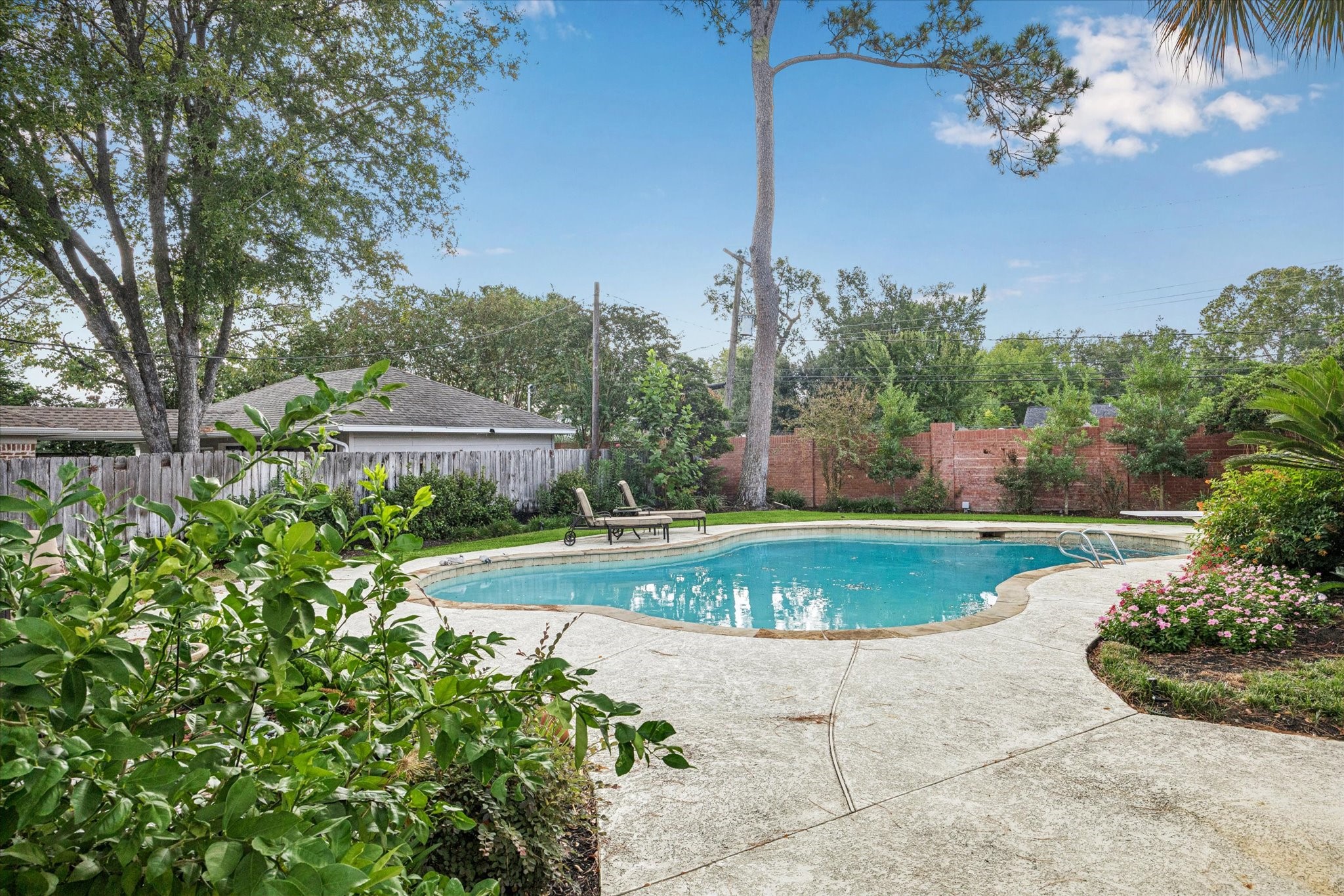 13403 Taylorcrest Road Houston, TX 77079 - Photo 29 of 38 a view of a backyard