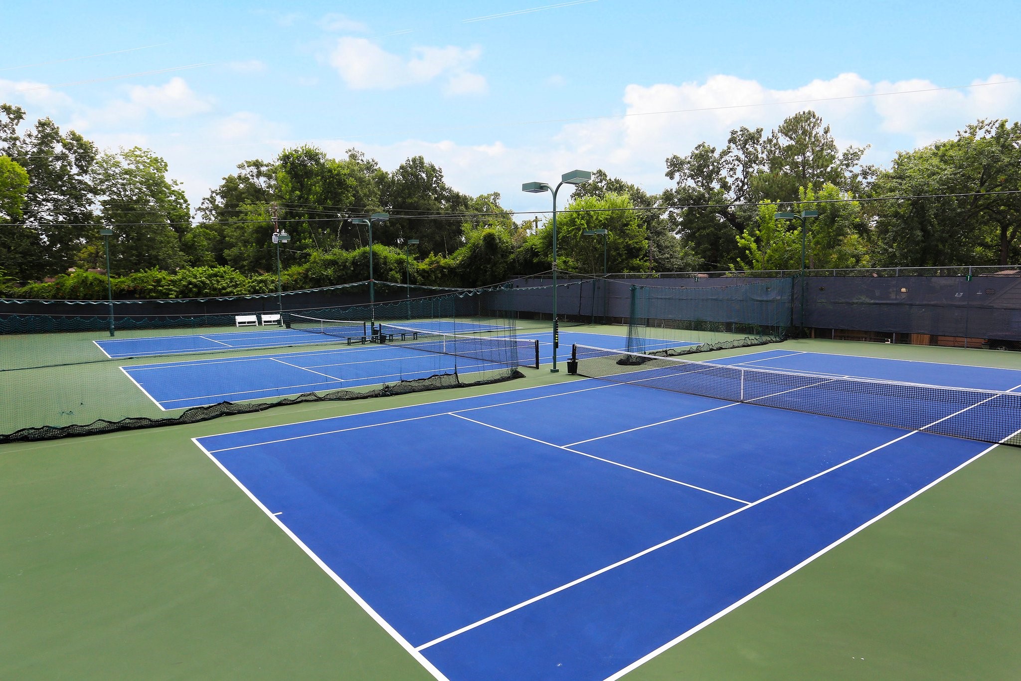 13403 Taylorcrest Road Houston, TX 77079 - Photo 31 of 38 a tennis court that has tennis net