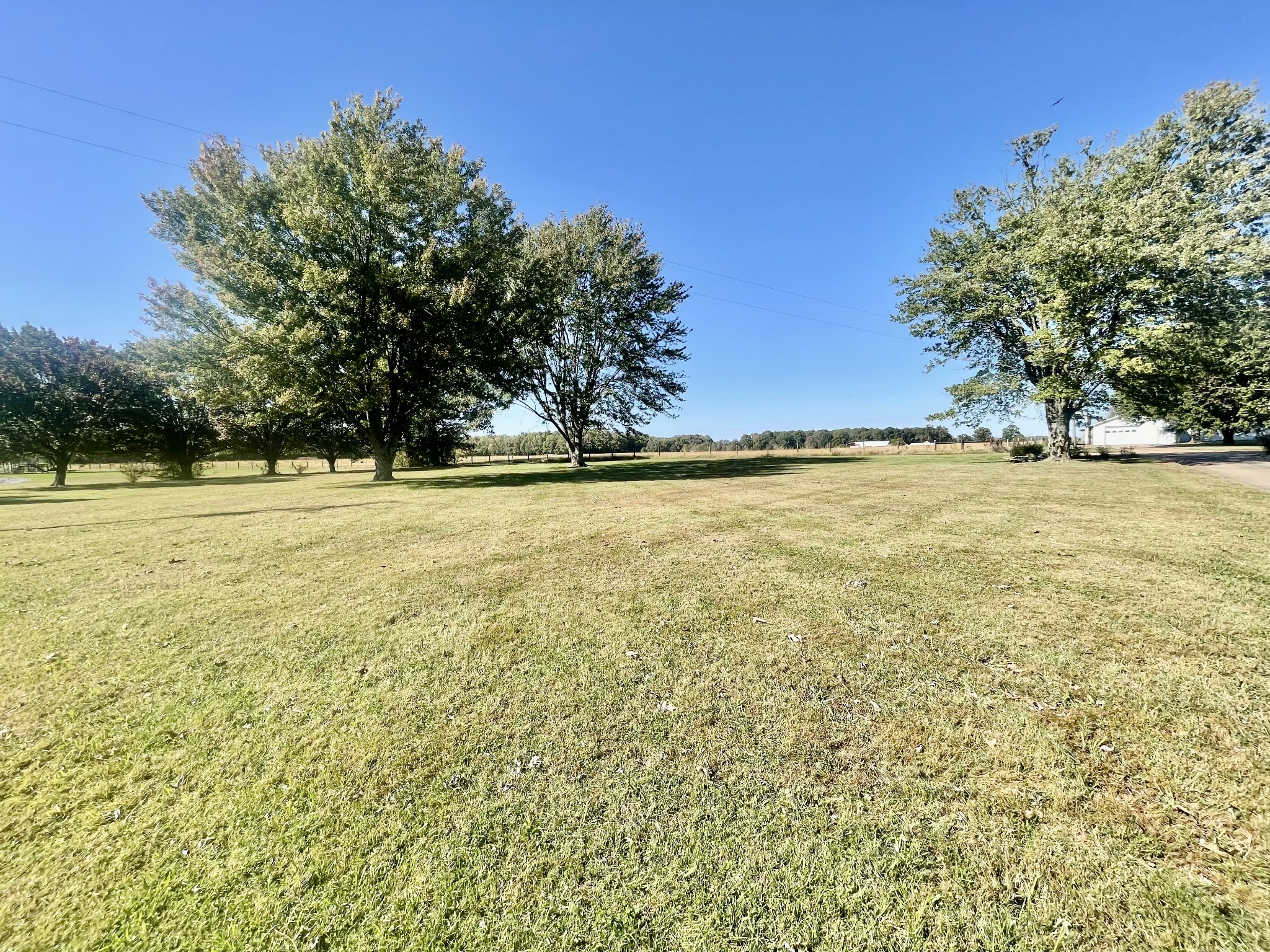 858 Ethridge Red Hill Road Lawrenceburg, TN 38464 - Photo 3 of 46 a view of an ocean and beach