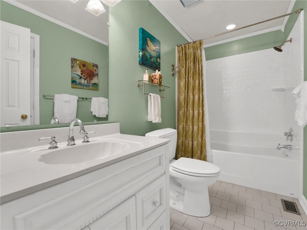6306 West Branch Road Midlothian, VA 23112 - Photo 35 of 50 Upstairs Hall Bath