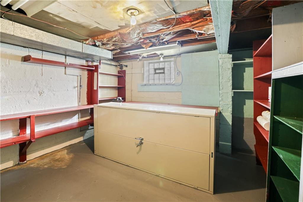1027 Glass Run Road Pittsburgh, PA 15236 - Photo 21 of 24 a utility room with dryer and washer