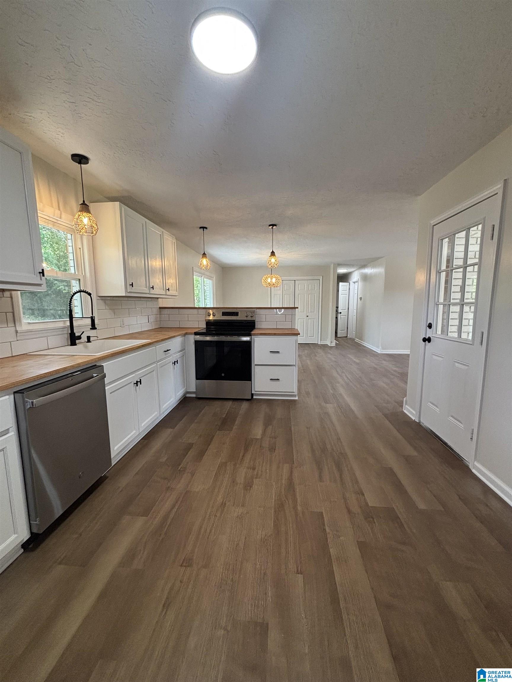 913 Alexandria Road Weaver, AL 36277 - Photo 3 of 40