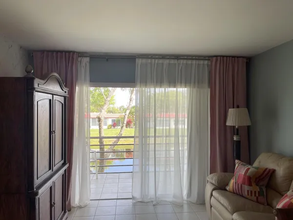 $1,950 | 155 Lake Carol Drive, Unit 155, West Palm Beach, FL 33411
