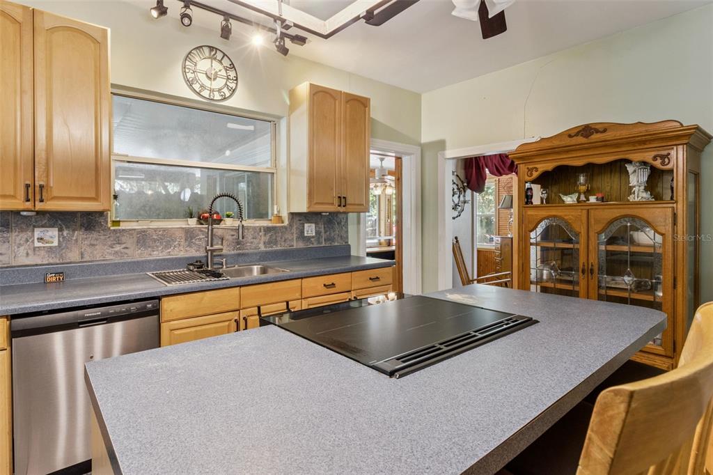 3016 North Albany Avenue Tampa, FL 33607 - Photo 11 of 37