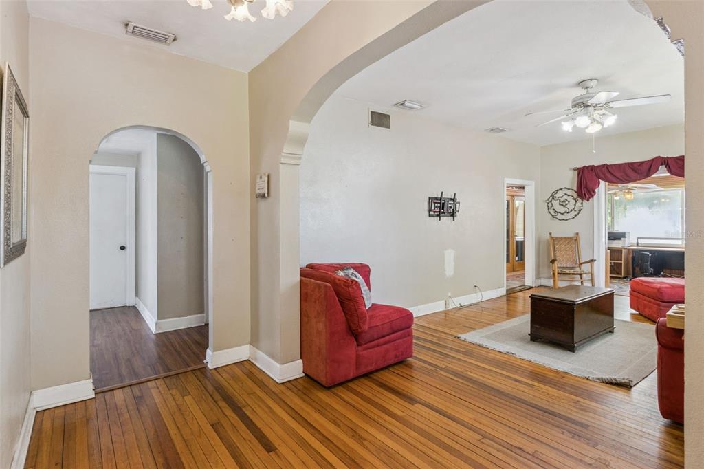 3016 North Albany Avenue Tampa, FL 33607 - Photo 5 of 37