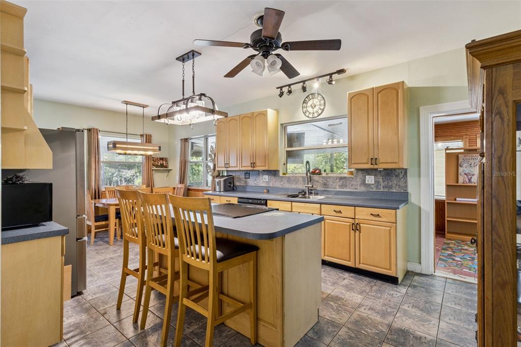 3016 North Albany Avenue Tampa, FL 33607 - Photo 8 of 37