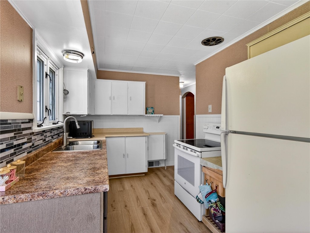 319 Windsor Road Greece, NY 14612 - Photo 8 of 20