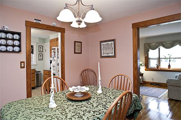 88 Thornton Road Waltham, MA 02453 - Photo 11 of 21 Gallery Image 11