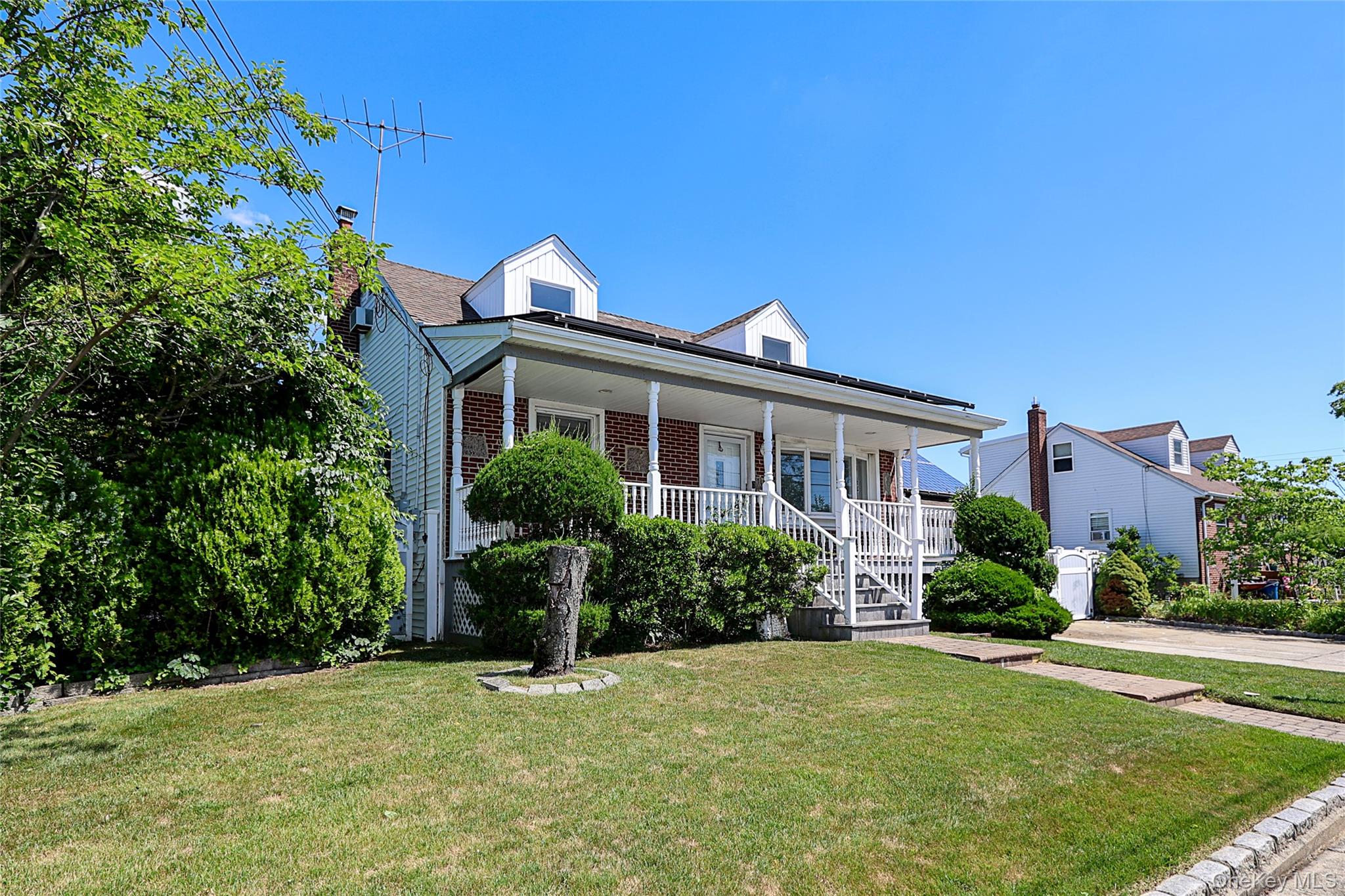 20 East Clearwater Road Lindenhurst, NY 11757 - Photo 4 of 41