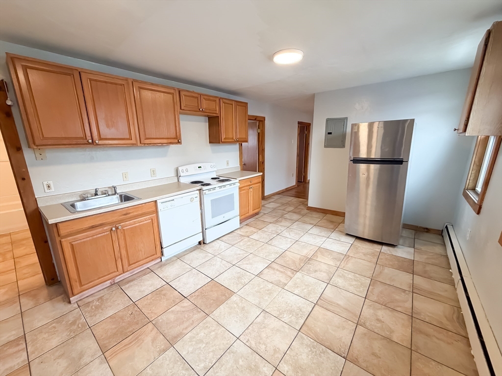 127 Austin Street Worcester, MA 01609 - Photo 3 of 20
