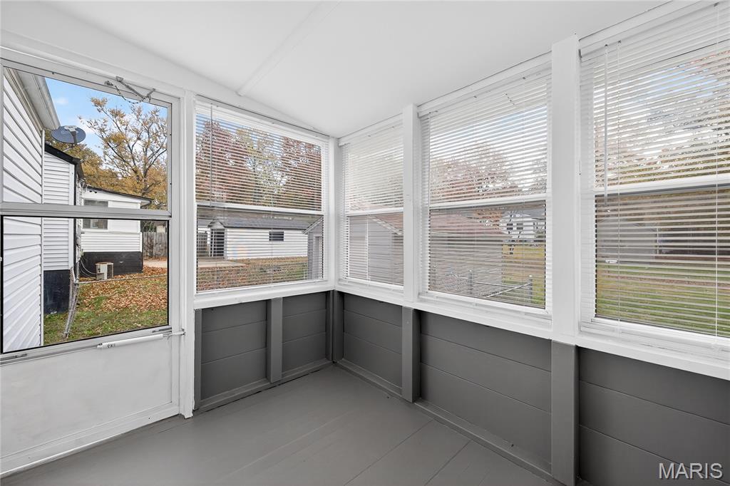 2000 Falcon Drive St. Louis, MO 63133 - Photo 9 of 25