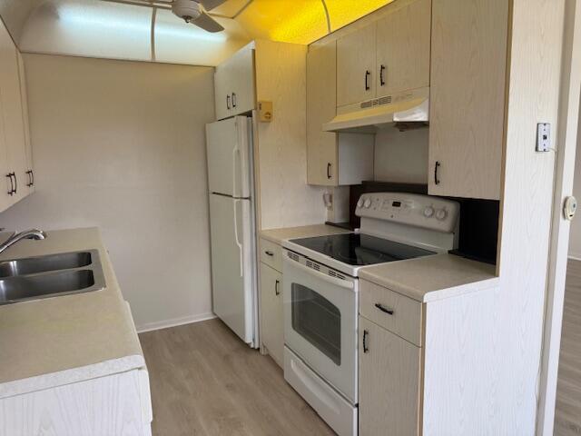 4078 Exeter, Unit E Boca Raton, FL 33434 - Photo 9 of 39 IMG_4140