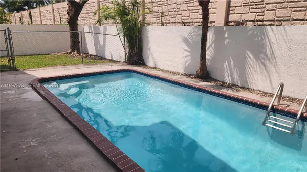 a view of backyard of the house