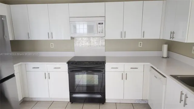 $3,900 | 10628 Southwest 118th Place, Unit 10628, Miami, FL 33186