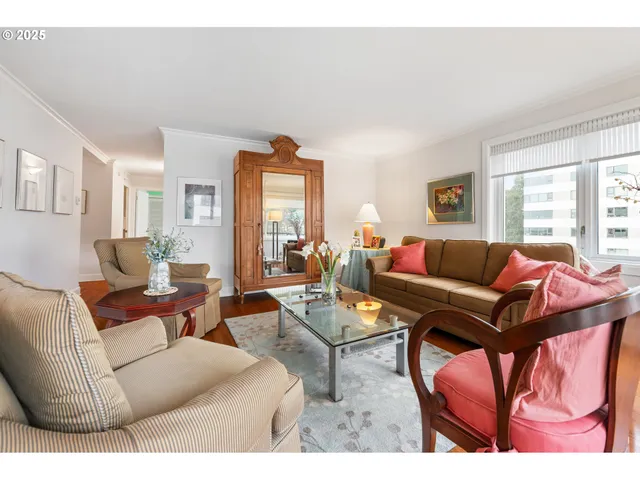 $357,900 | 2211 Southwest Park Place, Unit 803, Portland, OR 97205