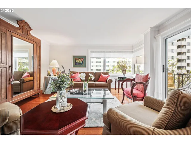 $357,900 | 2211 Southwest Park Place, Unit 803, Portland, OR 97205